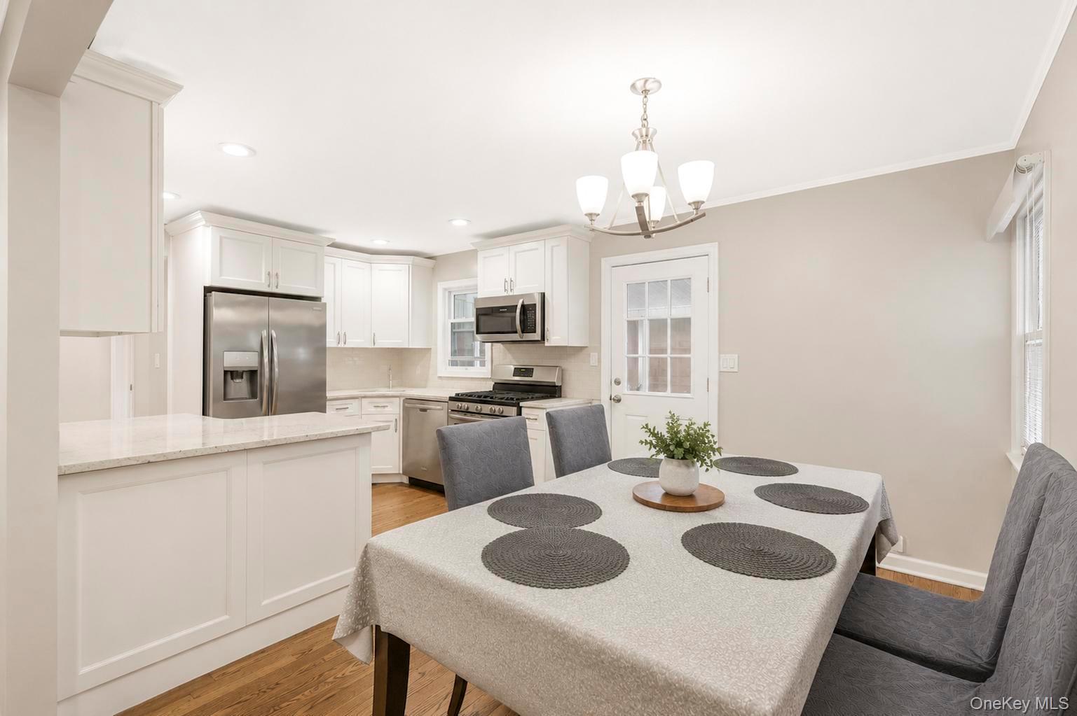 52 E Fenimore Street Property Photo 8