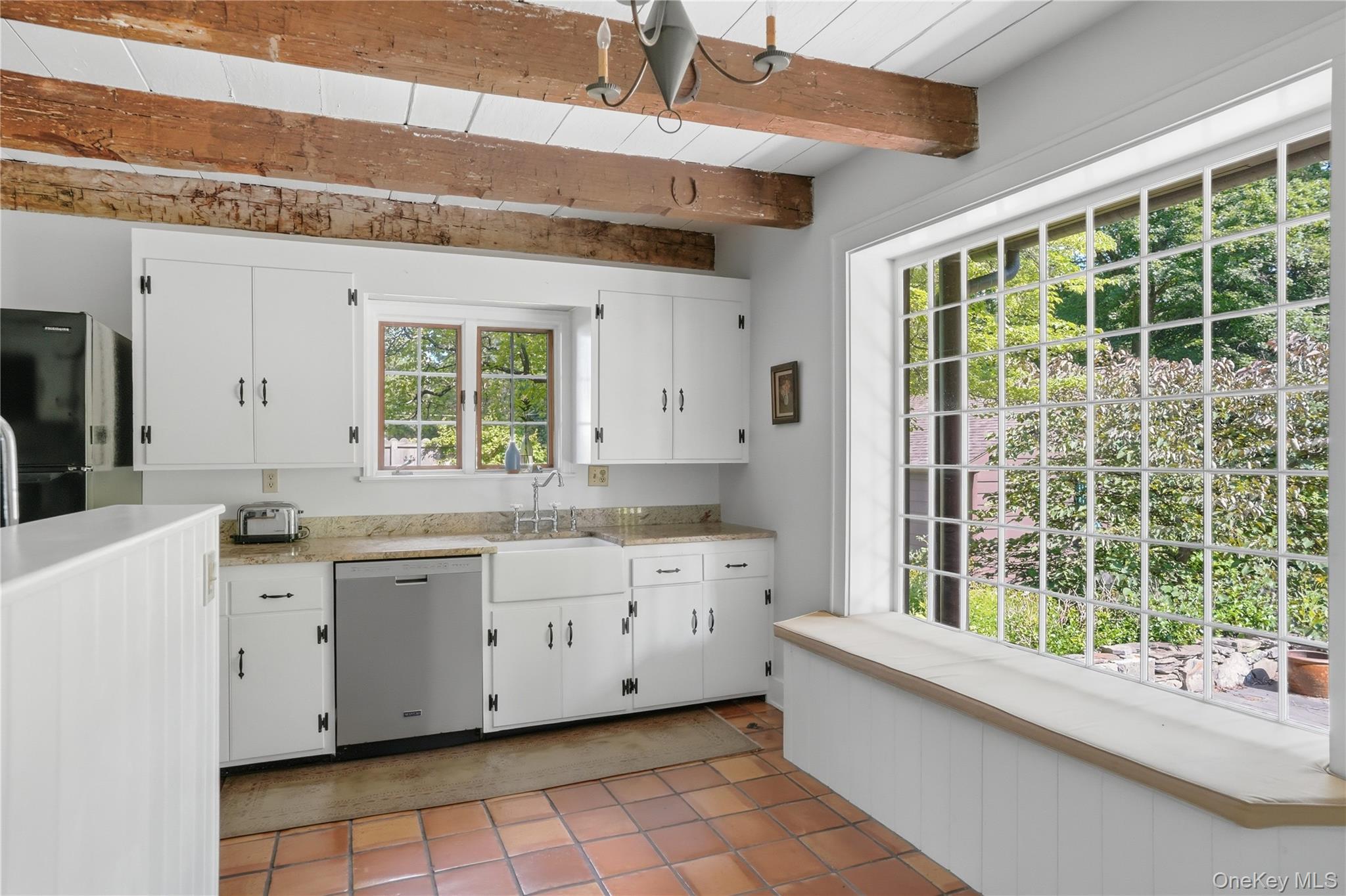 809 Traver Road Property Photo 6