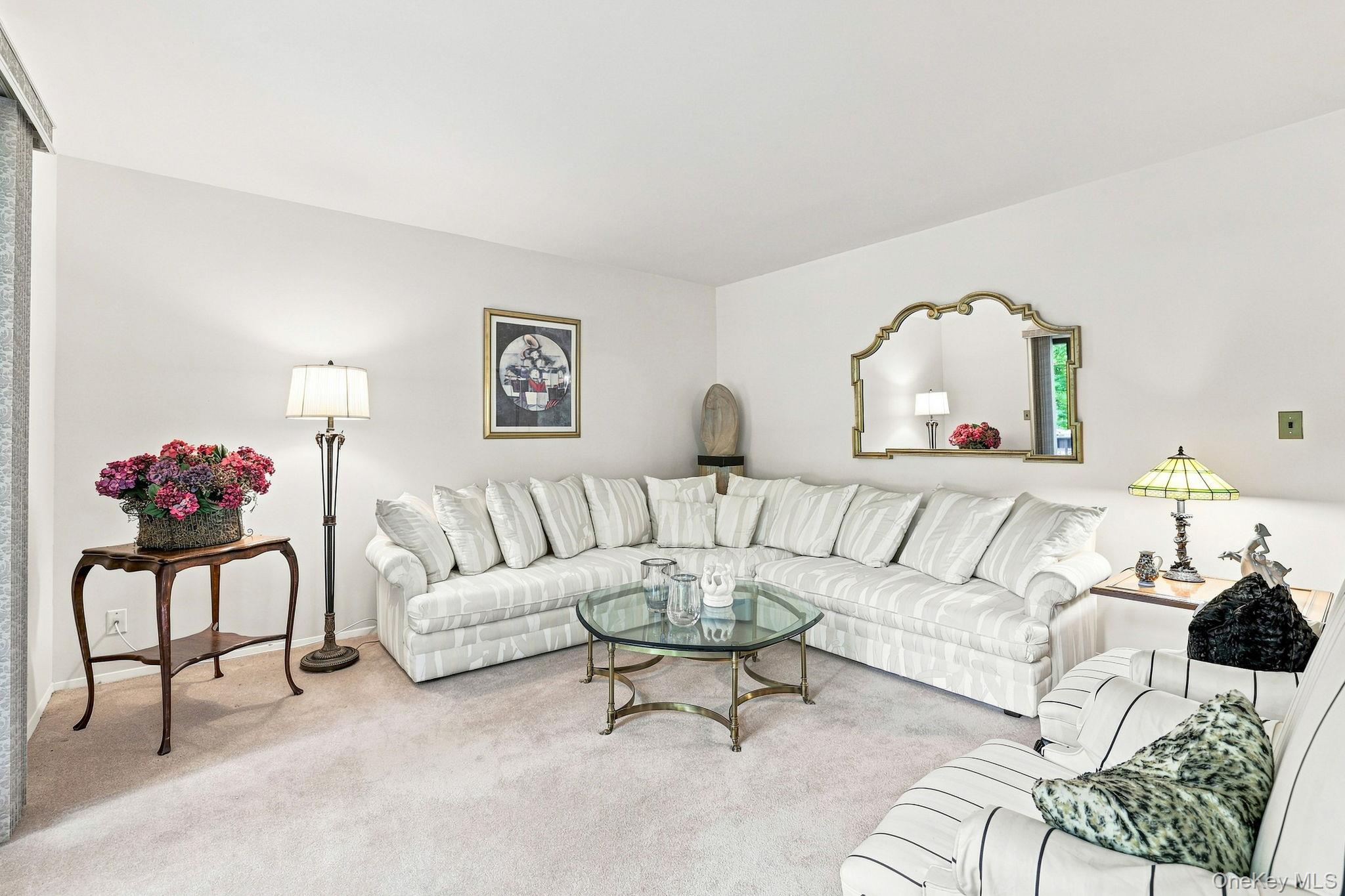 45 Jefferson Oval H Property Photo 4