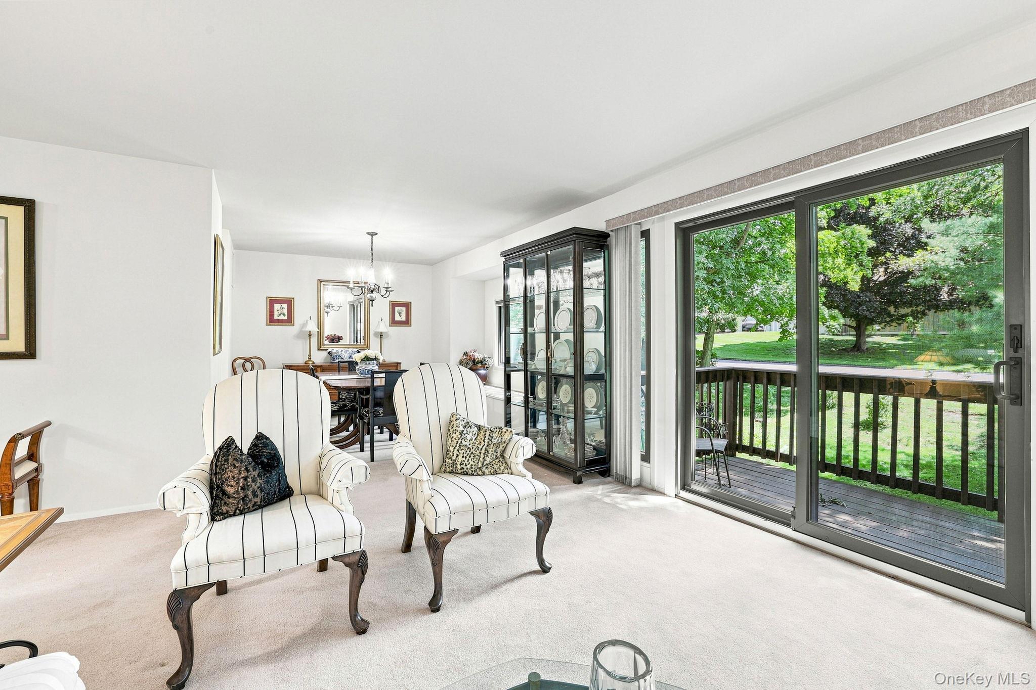 45 Jefferson Oval H Property Photo 6