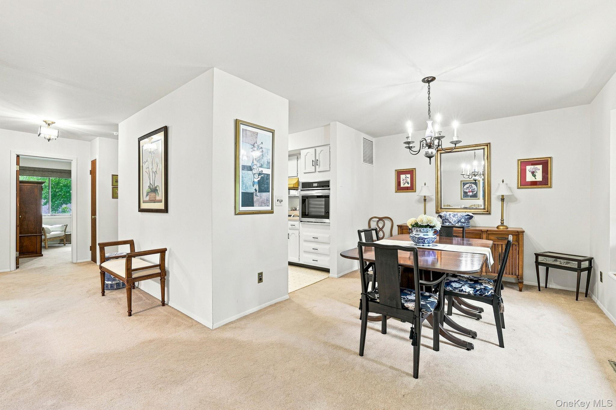 45 Jefferson Oval H Property Photo 8