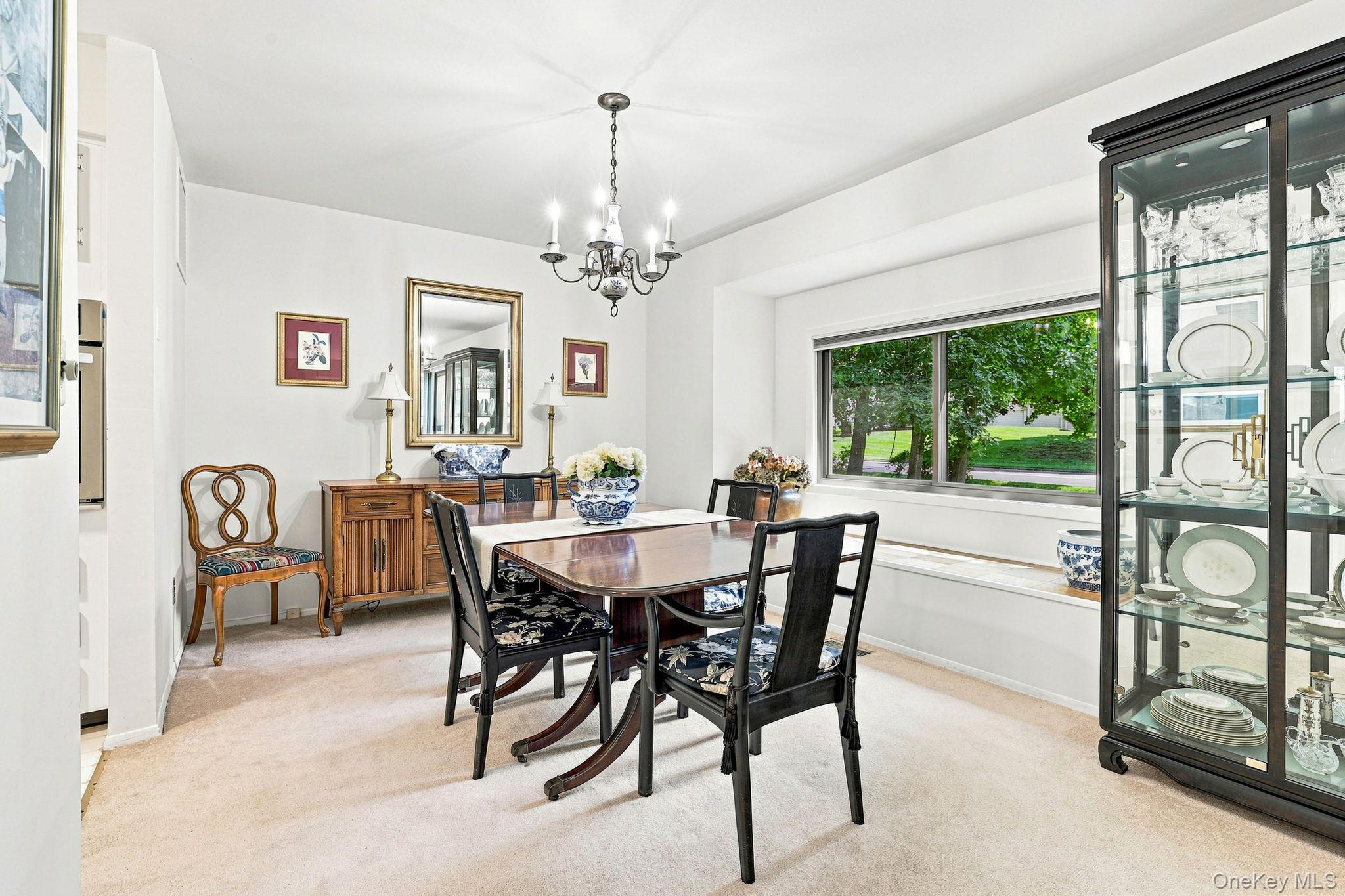 45 Jefferson Oval H Property Photo 9