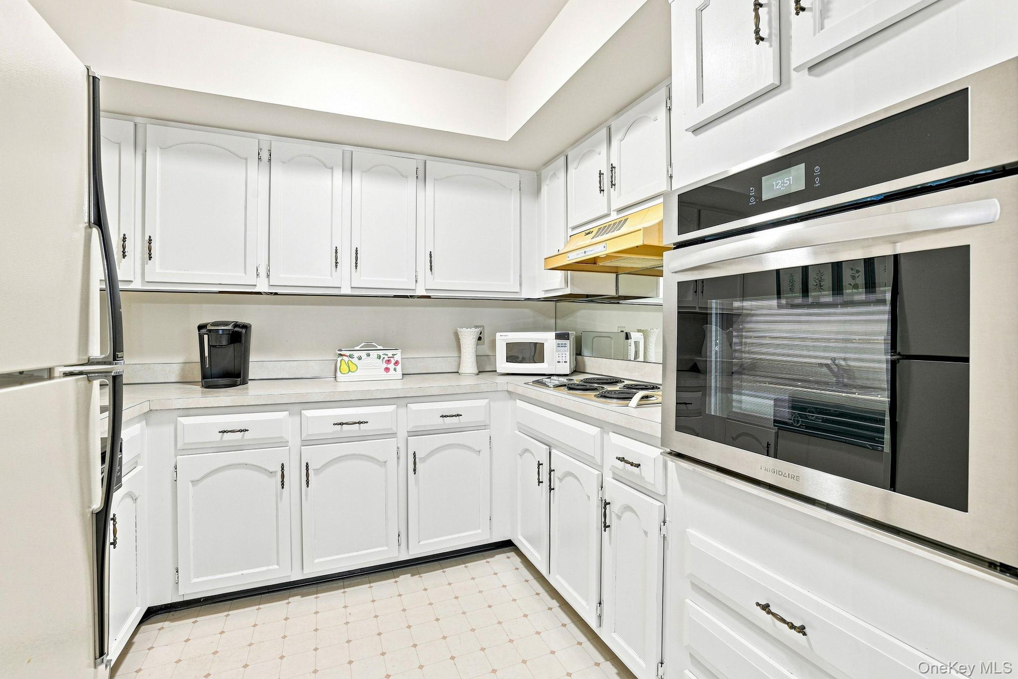 45 Jefferson Oval H Property Photo 10