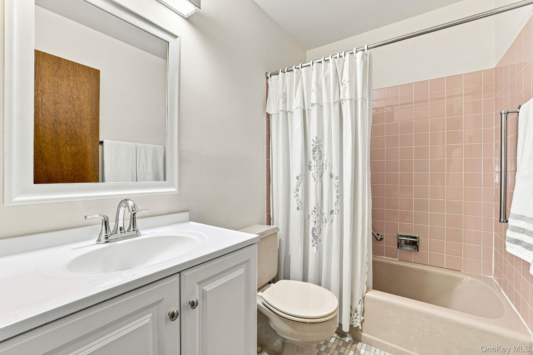45 Jefferson Oval H Property Photo 16