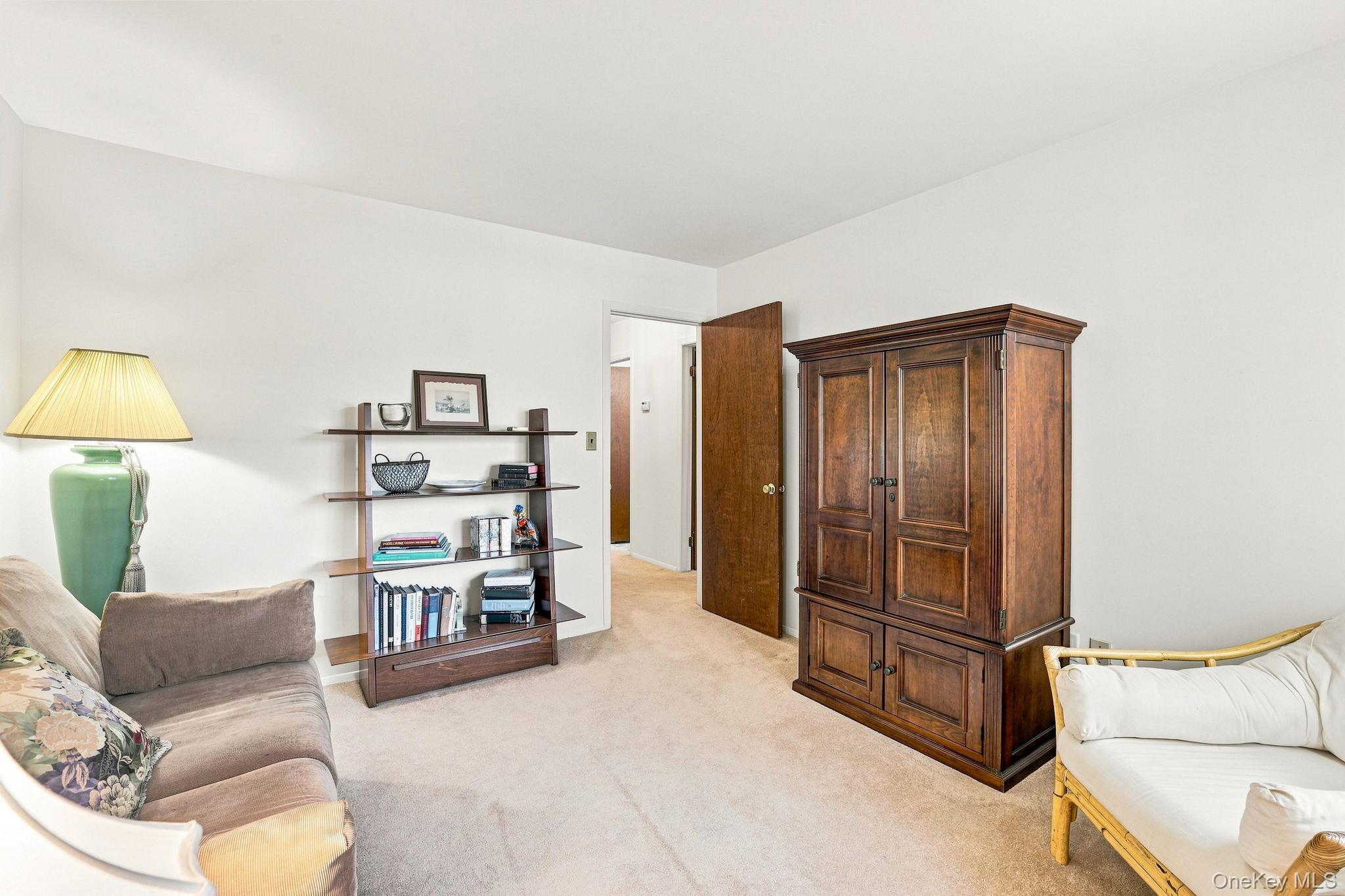 45 Jefferson Oval H Property Photo 17