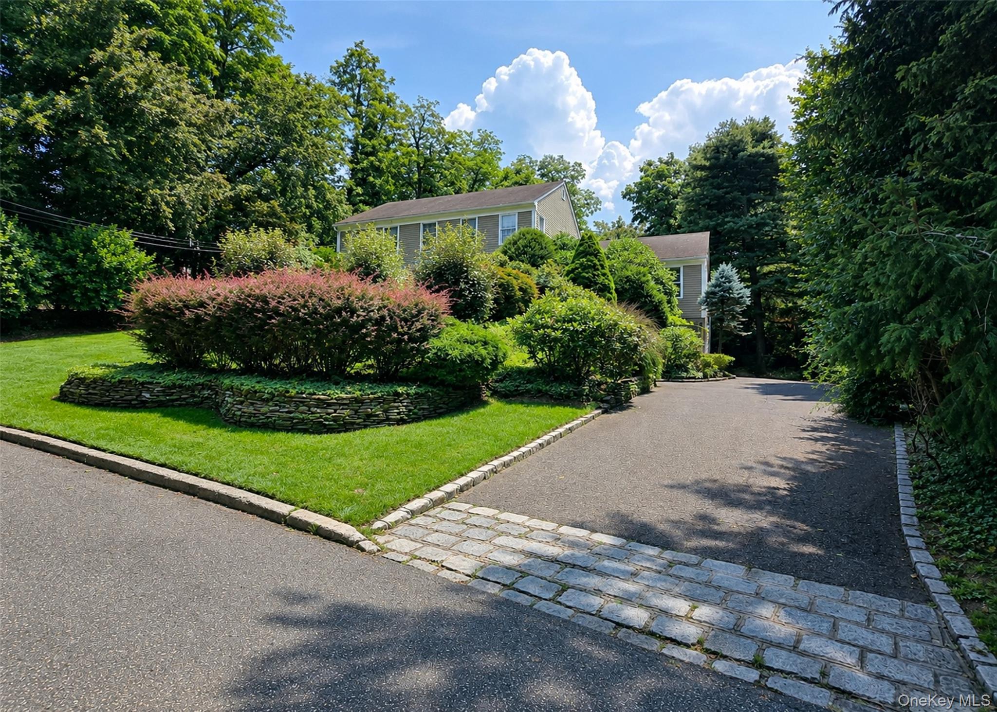 16 Woodhull Road Property Photo 2