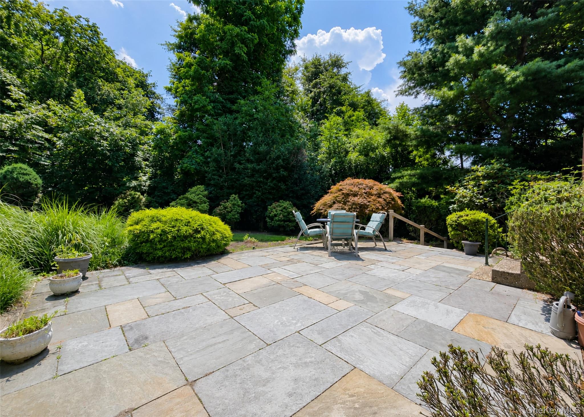 16 Woodhull Road Property Photo 4