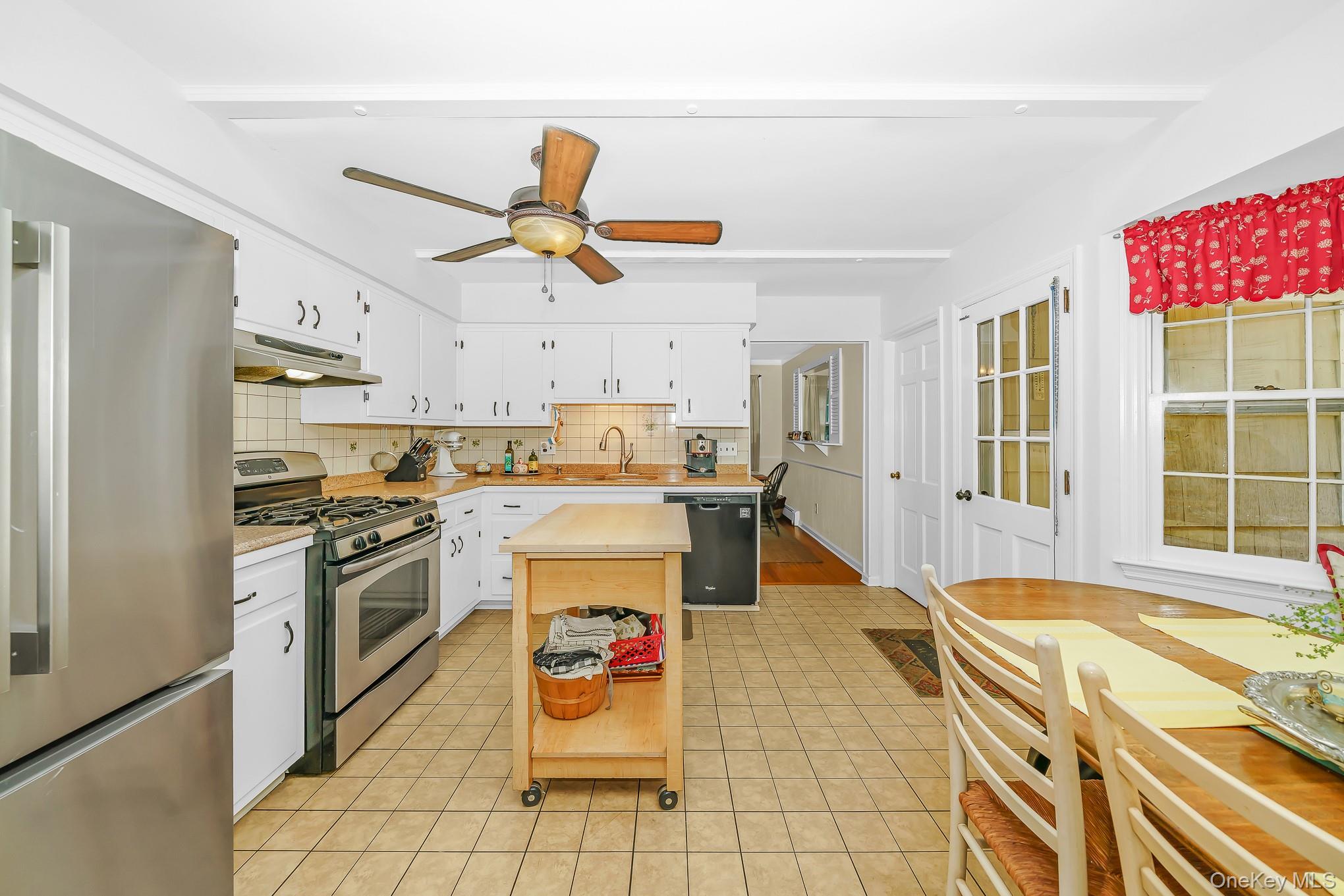 16 Landing Meadow Road Property Photo 14
