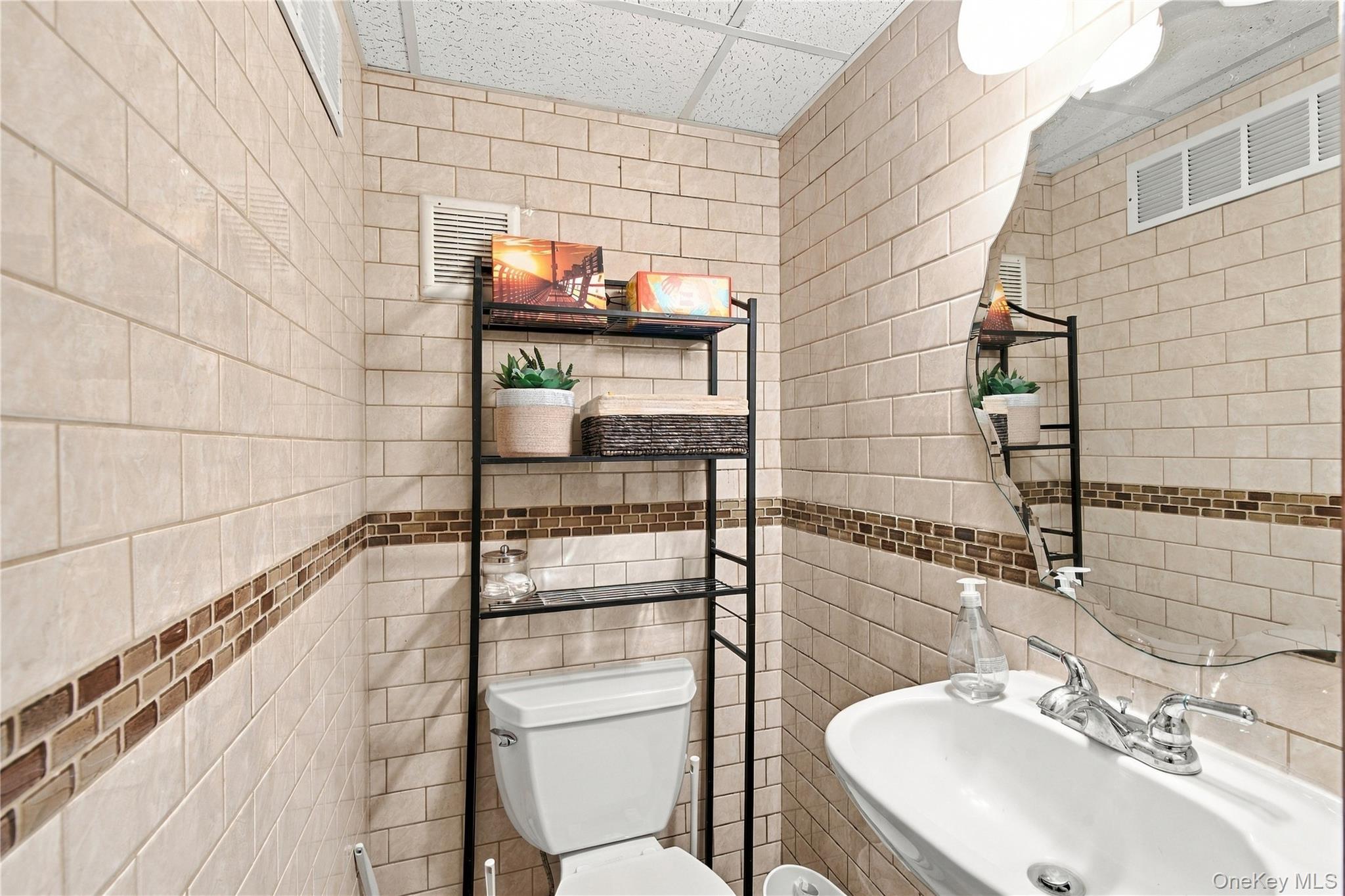 1 Alhambra Drive Property Photo 6