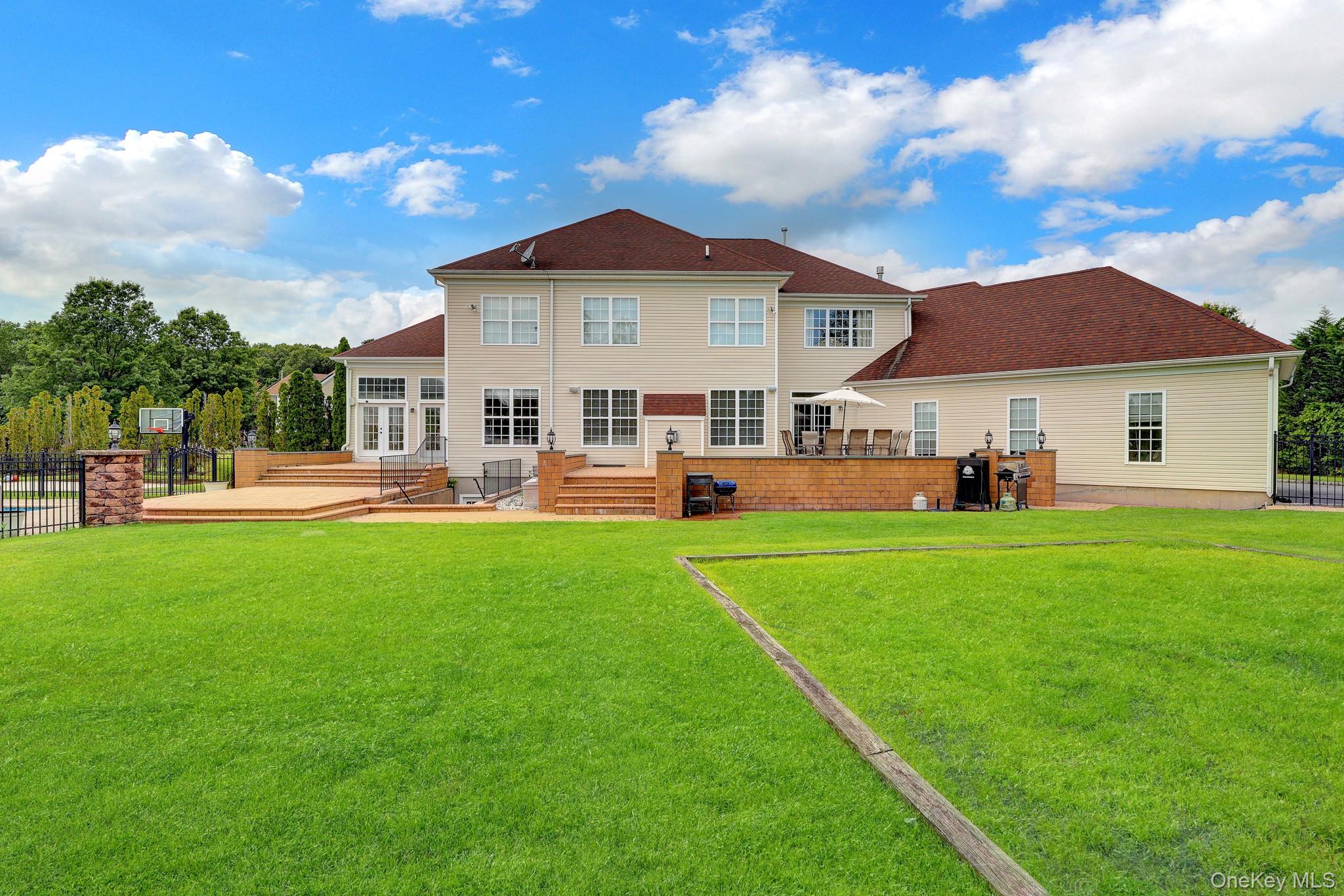 7 Brookline Court Property Photo 4