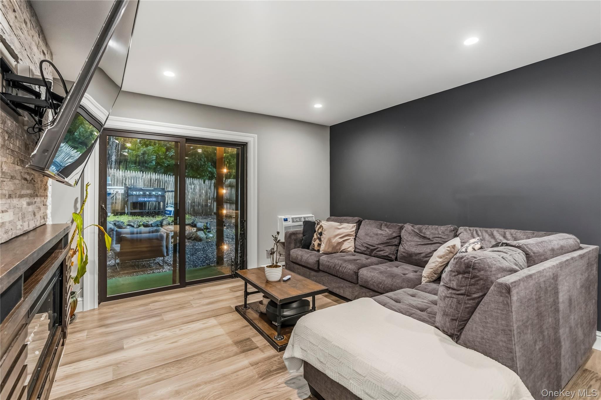 18 Granada Crescent 2 Property Photo 7