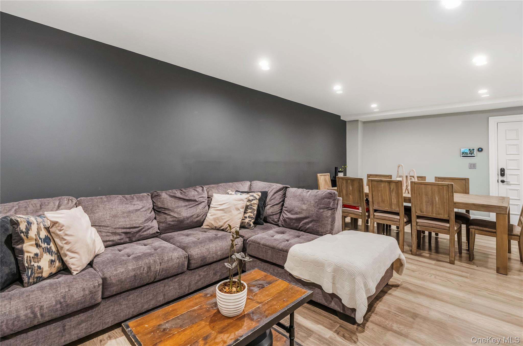 18 Granada Crescent 2 Property Photo 8