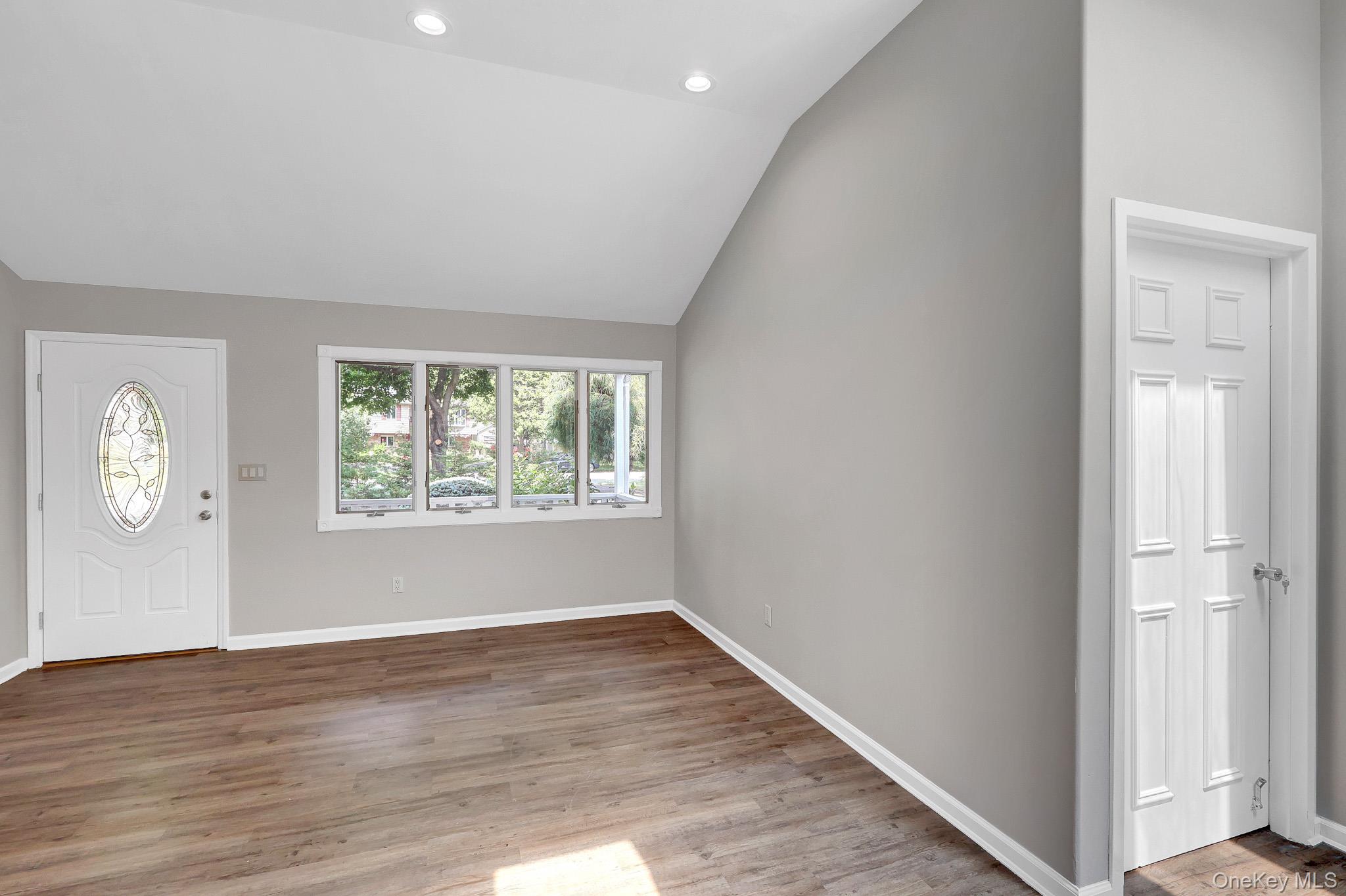 466 W 4th Street Property Photo 12