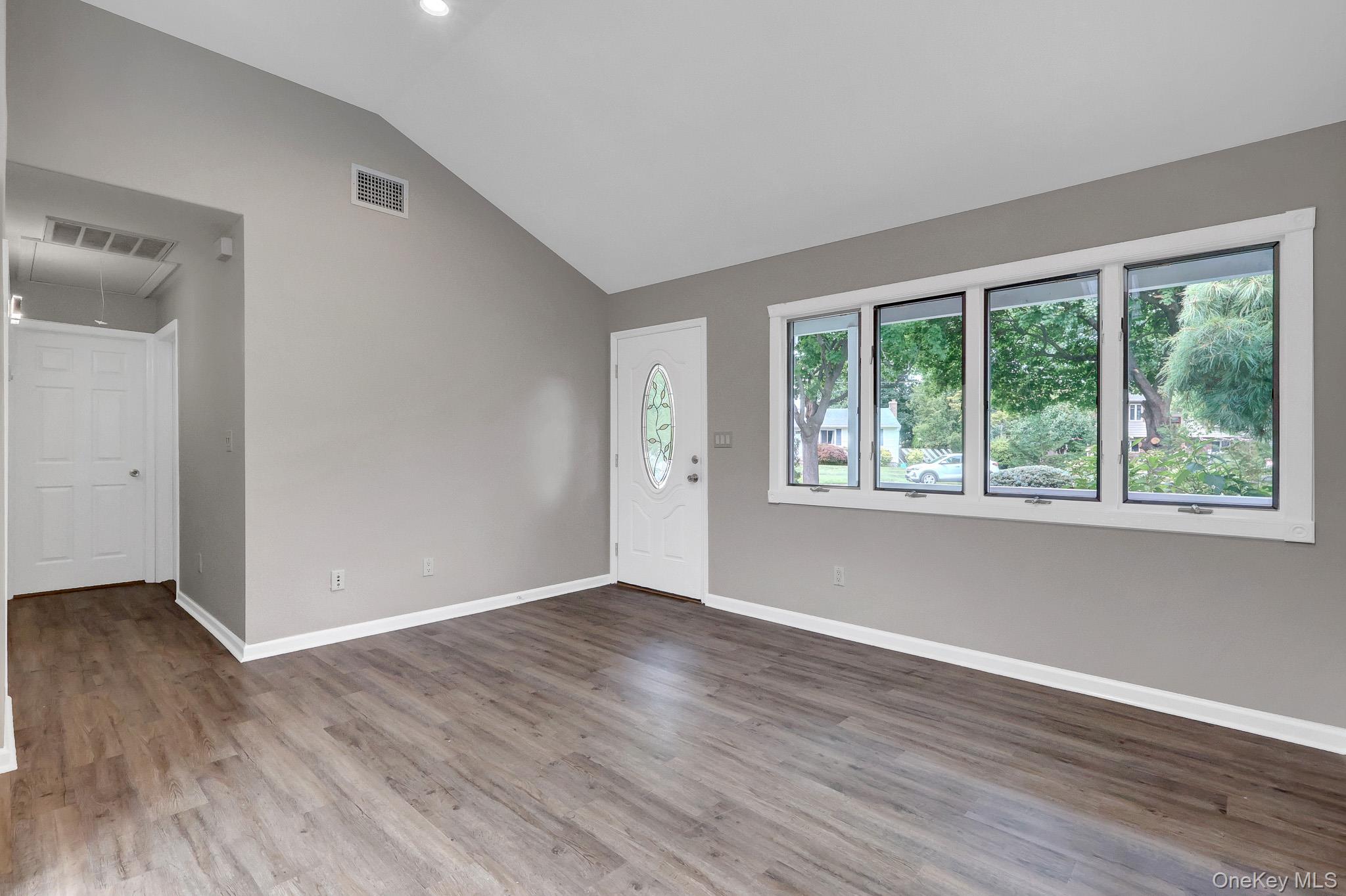 466 W 4th Street Property Photo 14