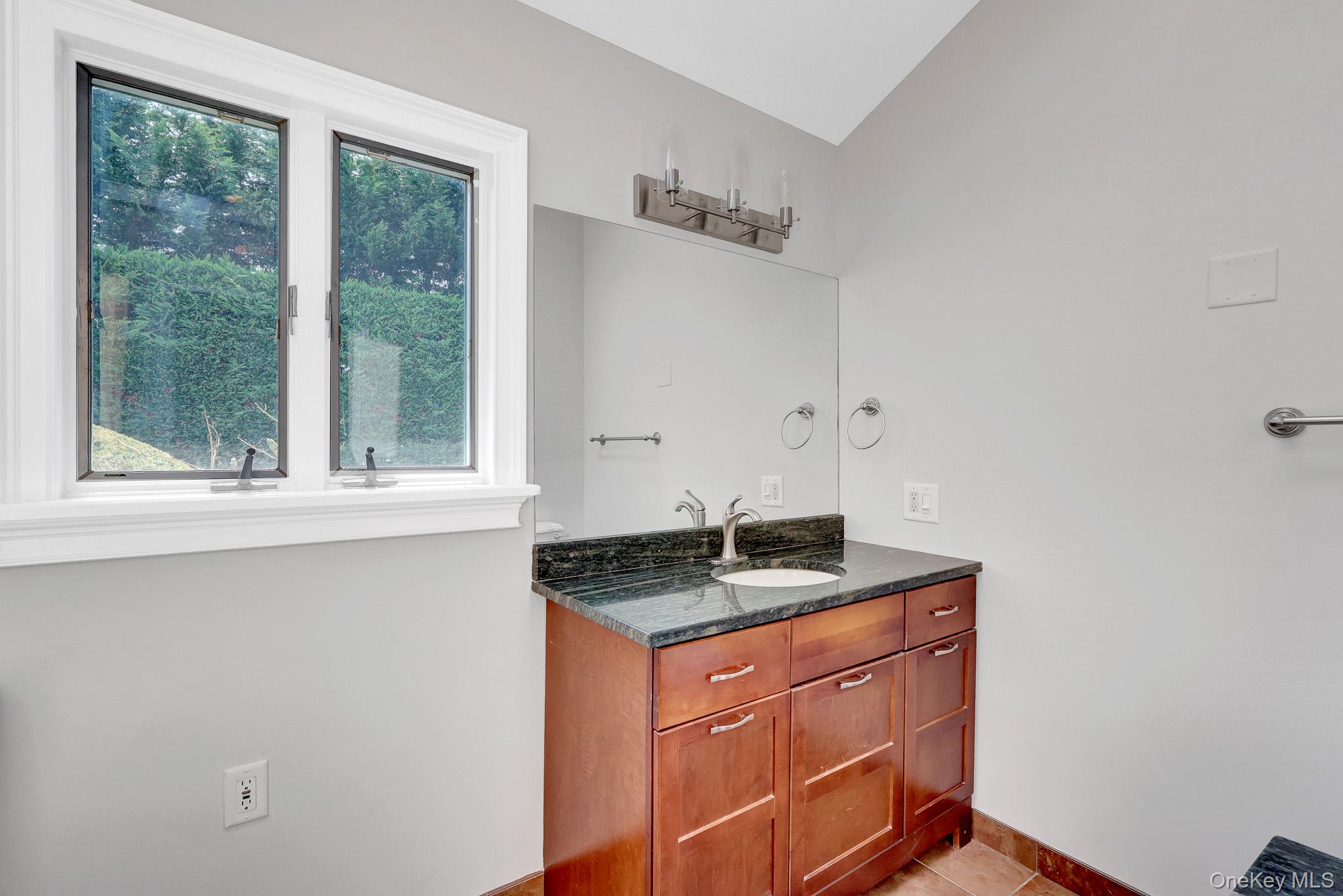 466 W 4th Street Property Photo 25