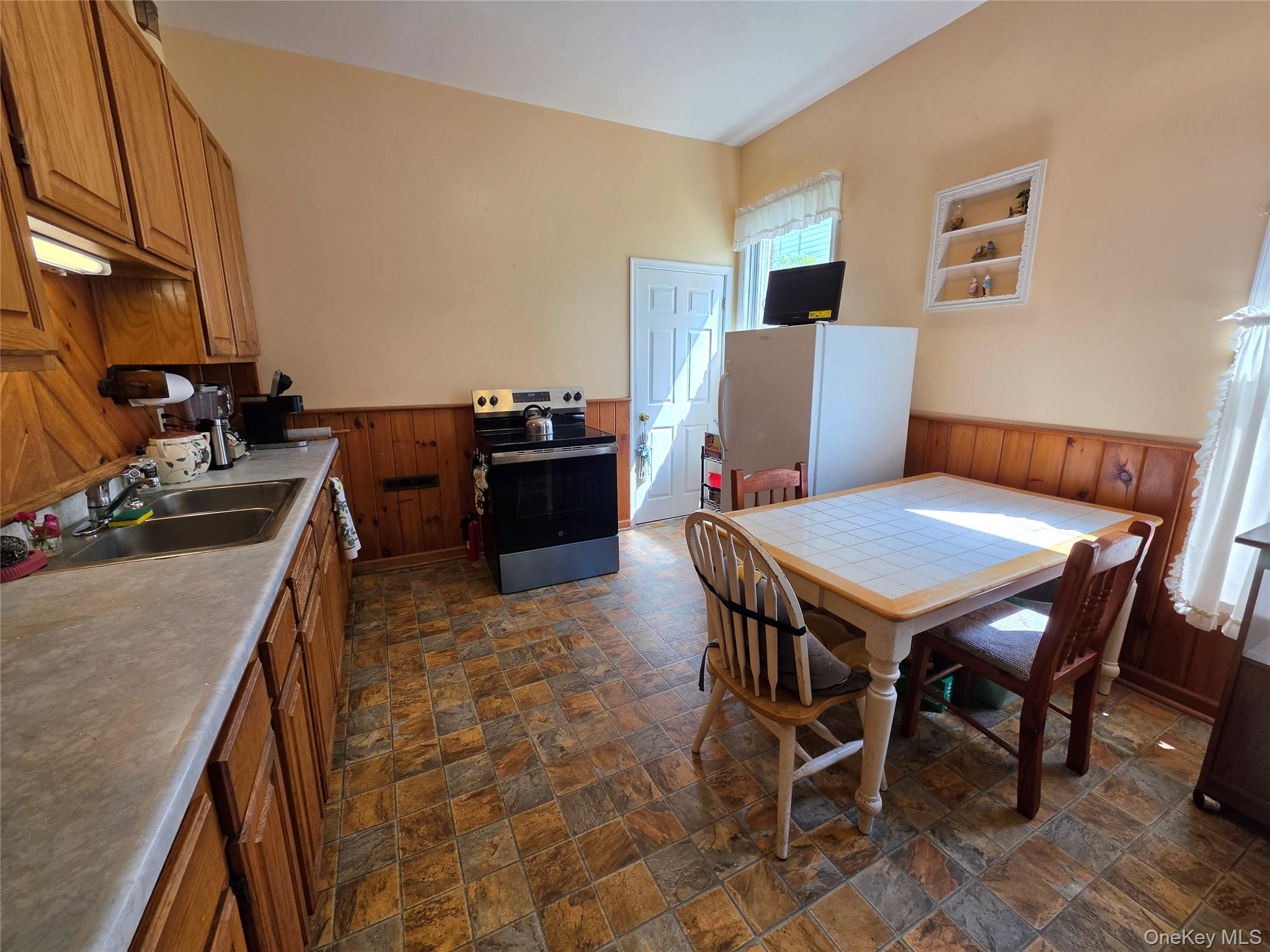83 Green Street Property Photo 13