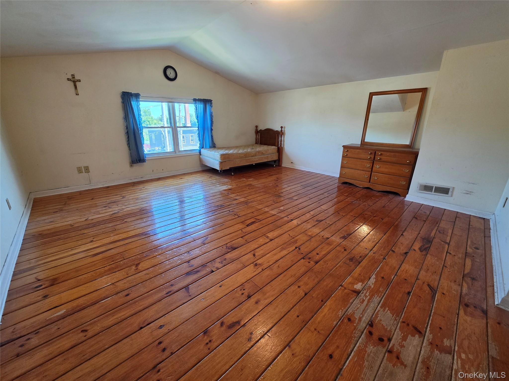 83 Green Street Property Photo 28