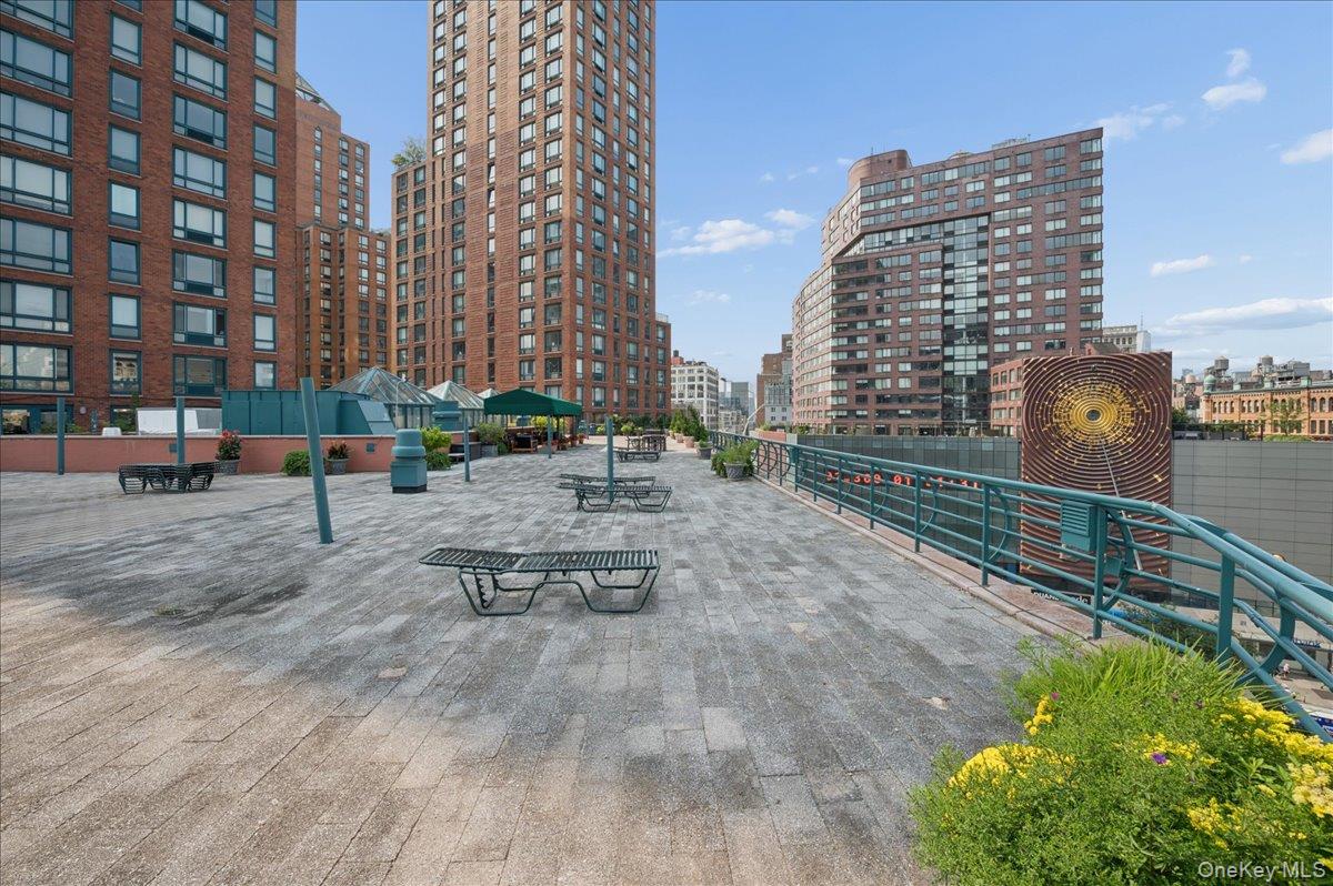 1 Irving Place U16e Property Photo 26