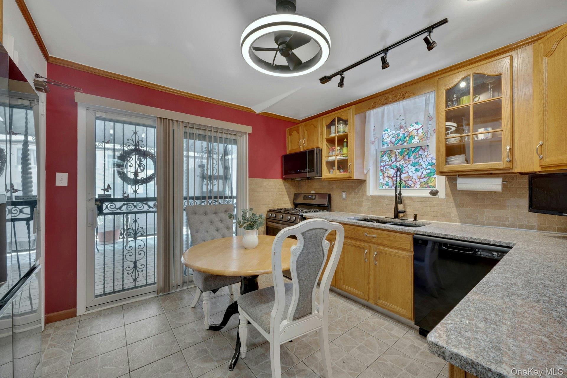 1736 Parkview Avenue Property Photo 9