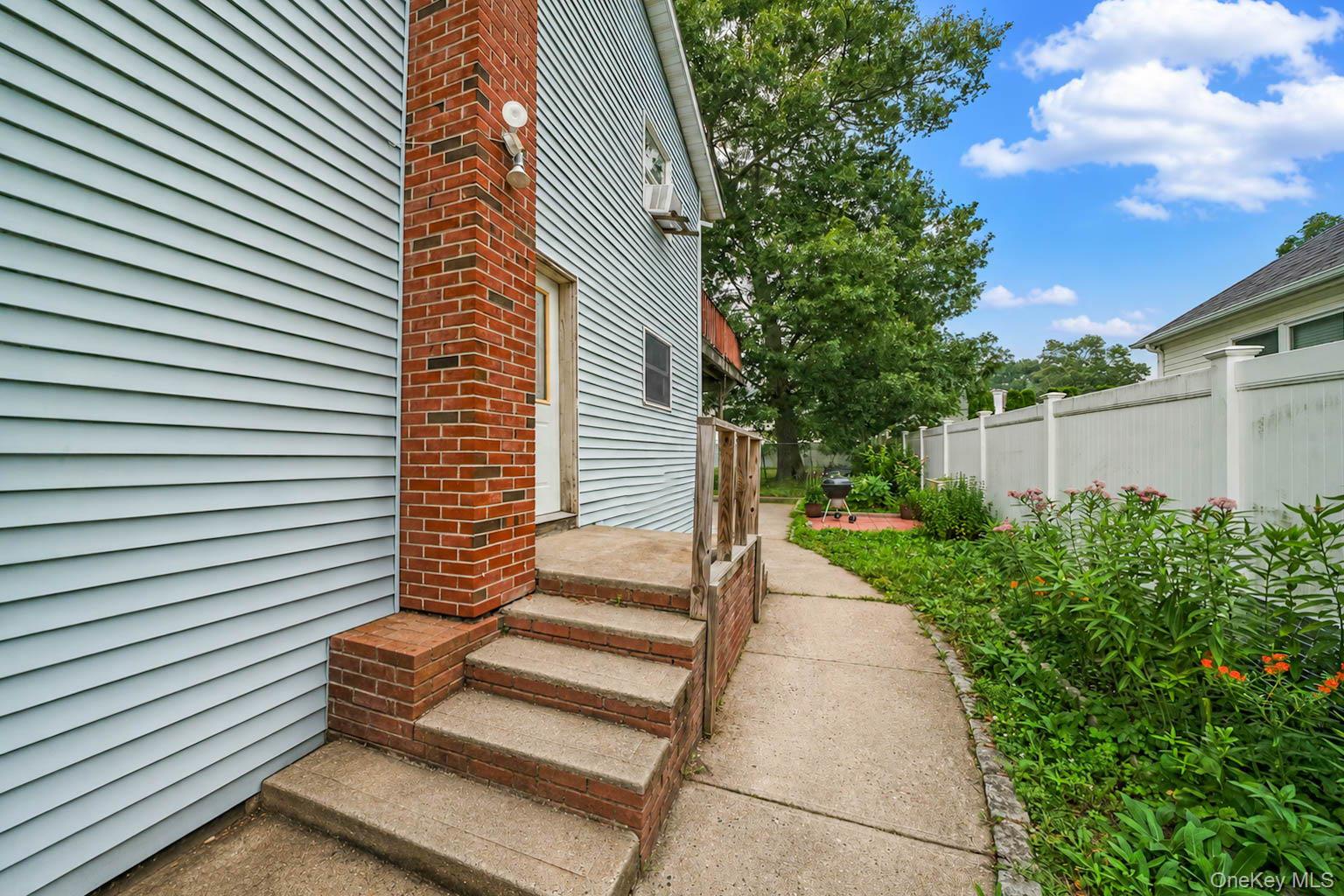 107 Cedar Oaks Avenue Property Photo 4