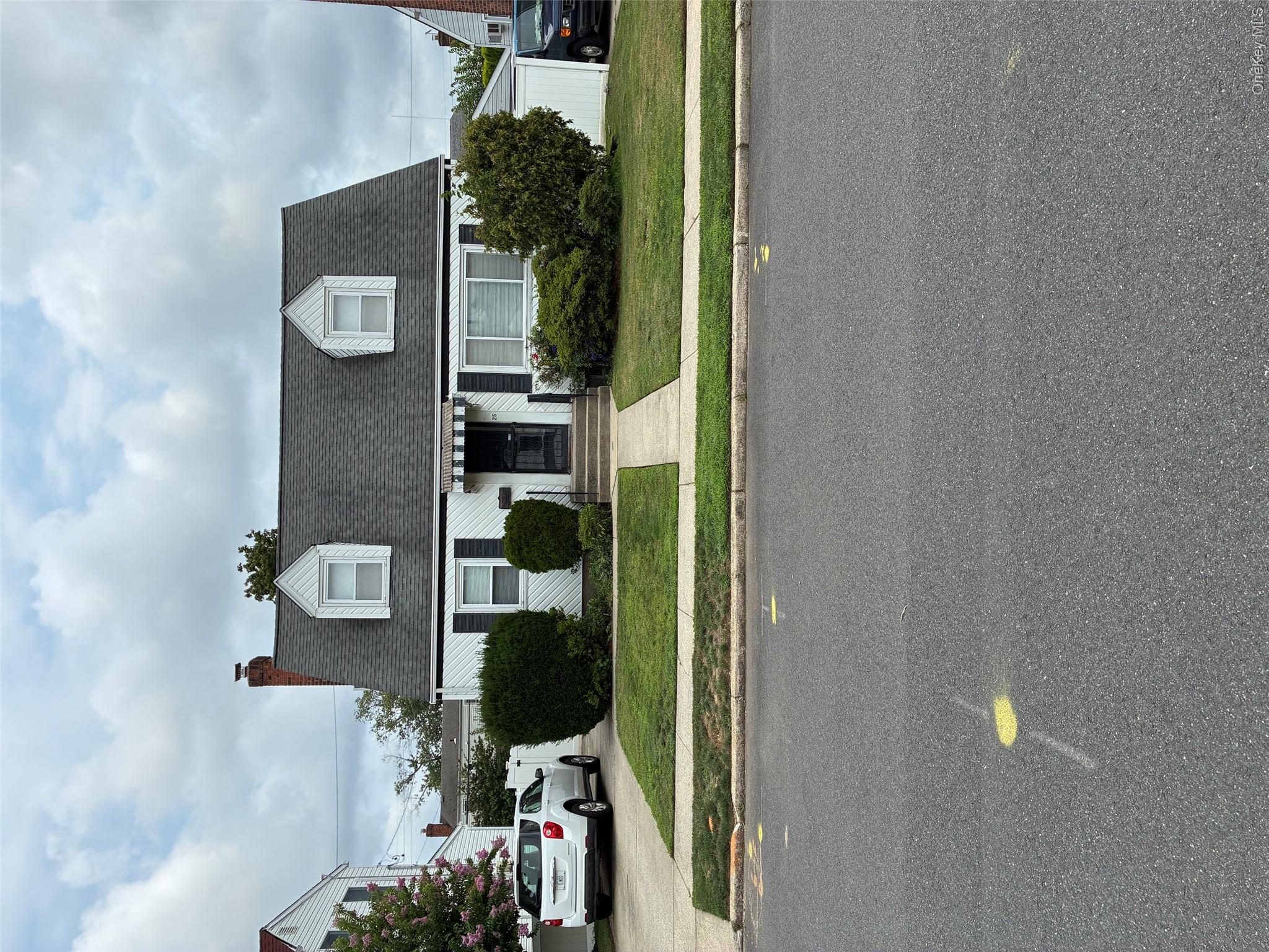 25 S Elm Street Property Photo 1