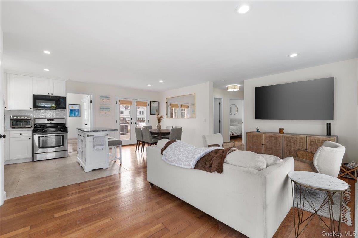 7 Whiting Road Property Photo 2