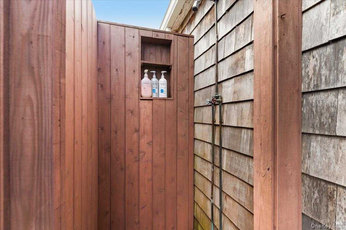 7 Whiting Road Property Photo 18