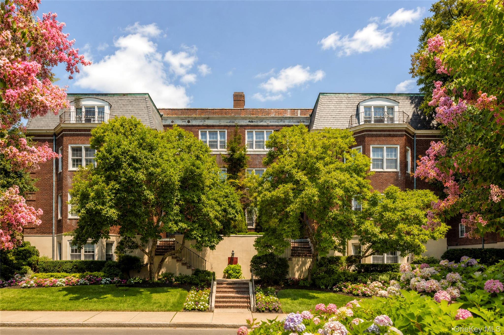 2 Chateaux Circle 2e Property Photo 1