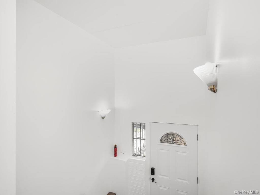 1060 Fox Street Property Photo 9