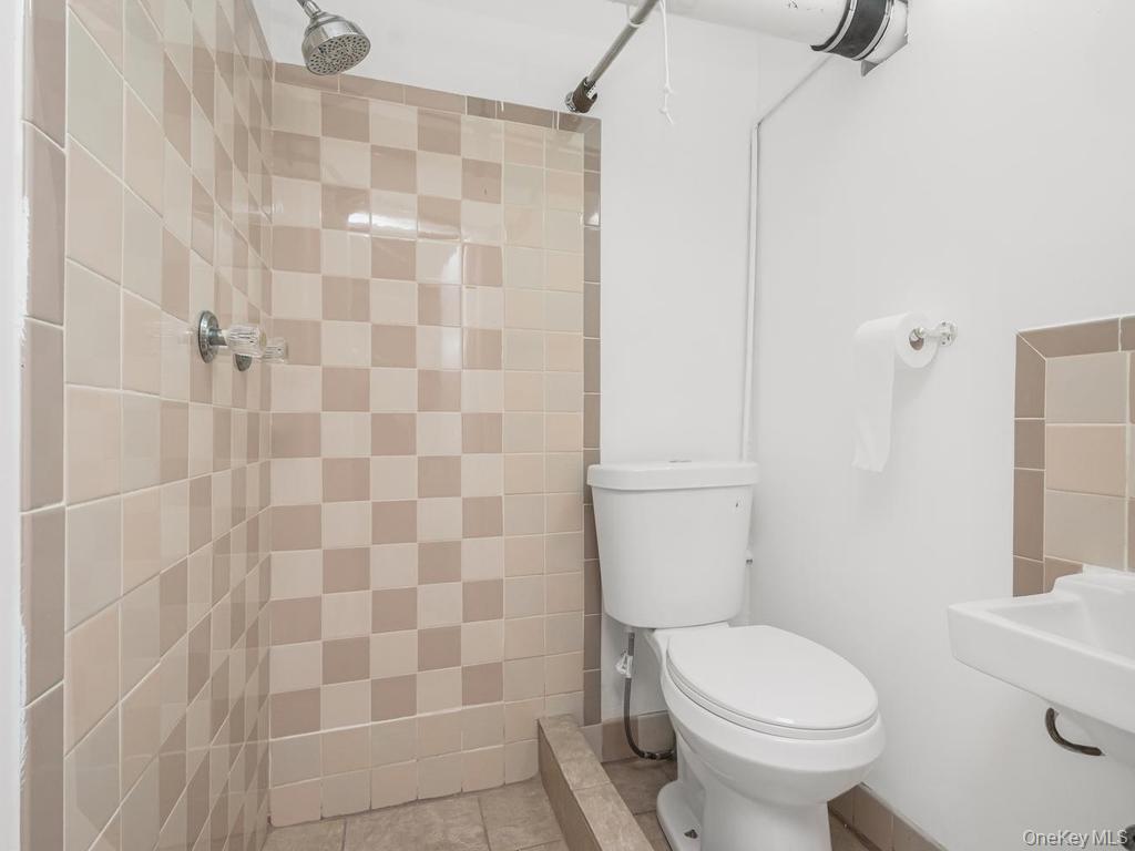 1060 Fox Street Property Photo 13
