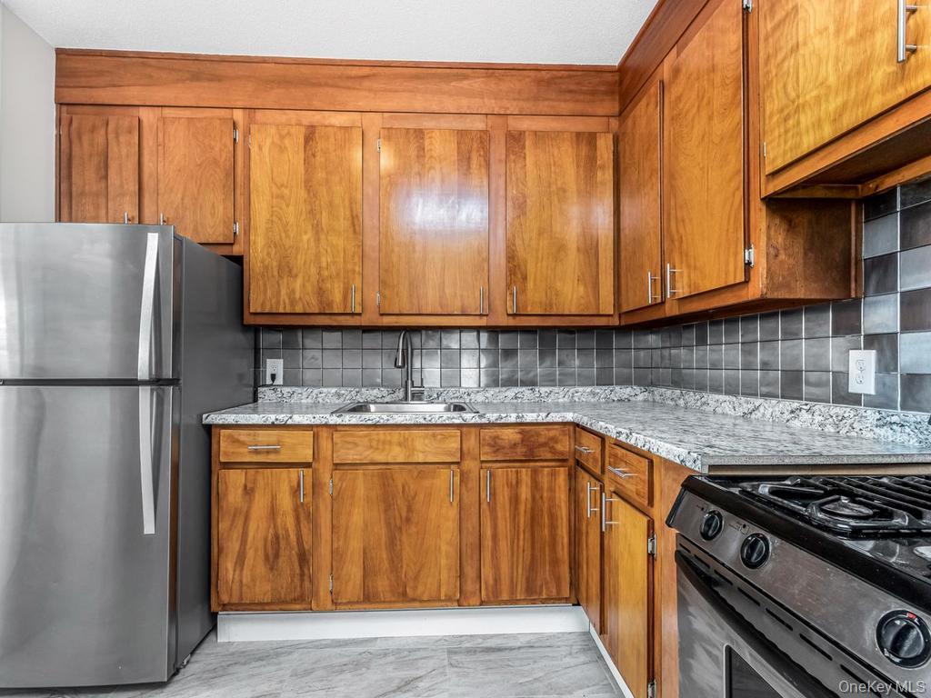 290 W 232nd Street 21c Property Photo 6