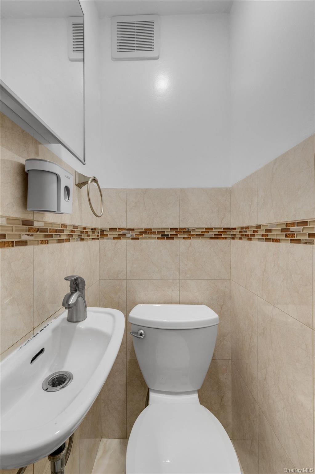 147-71 Hoover Avenue Property Photo 6