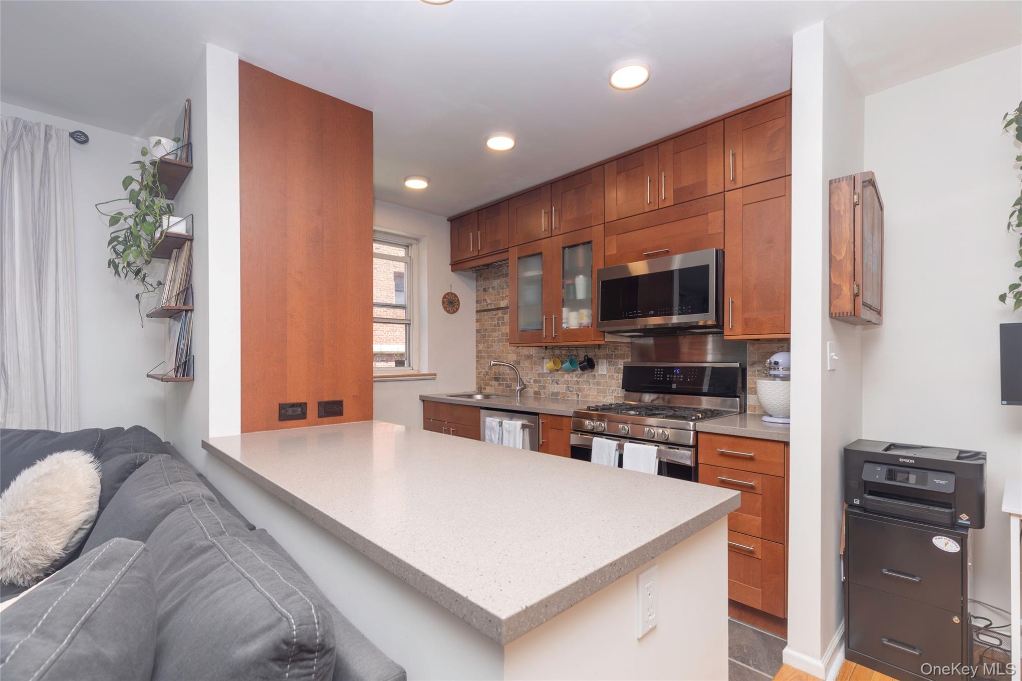 12 Westchester Avenue 2j Property Photo 3