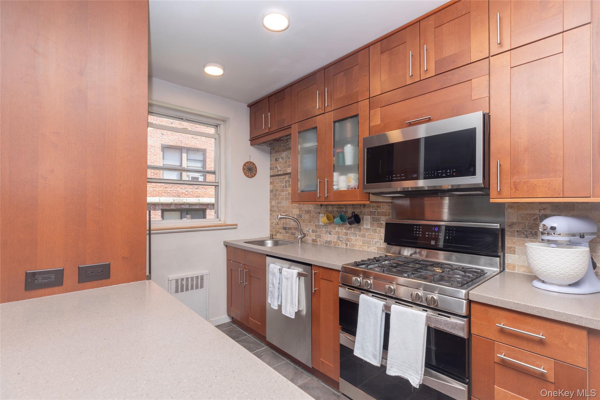 12 Westchester Avenue 2j Property Photo 4