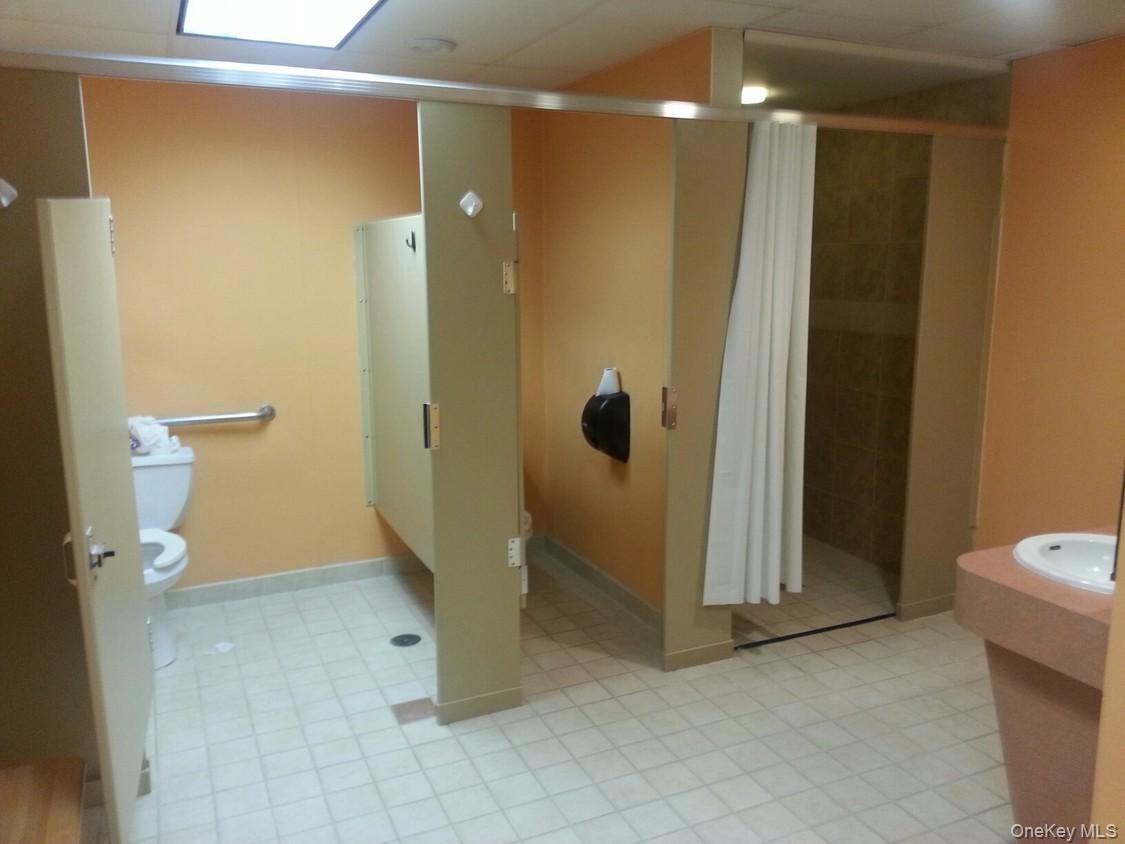 1061 N Broadway Property Photo 18