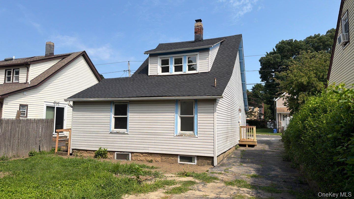 90 E 3rd Street Property Photo 16