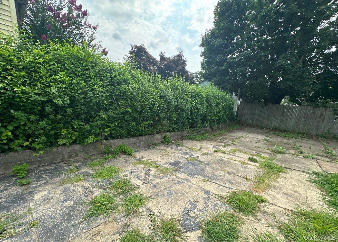 90 E 3rd Street Property Photo 18