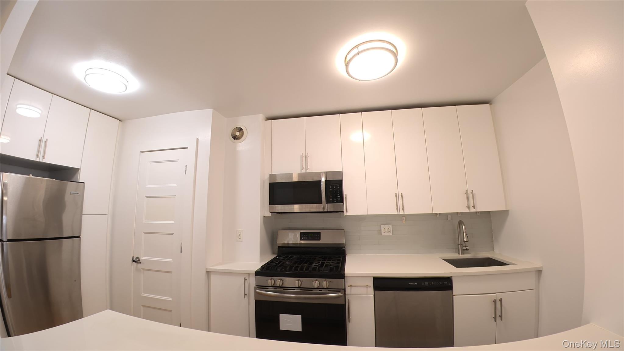 14220 Franklin Avenue 7f Property Photo 5