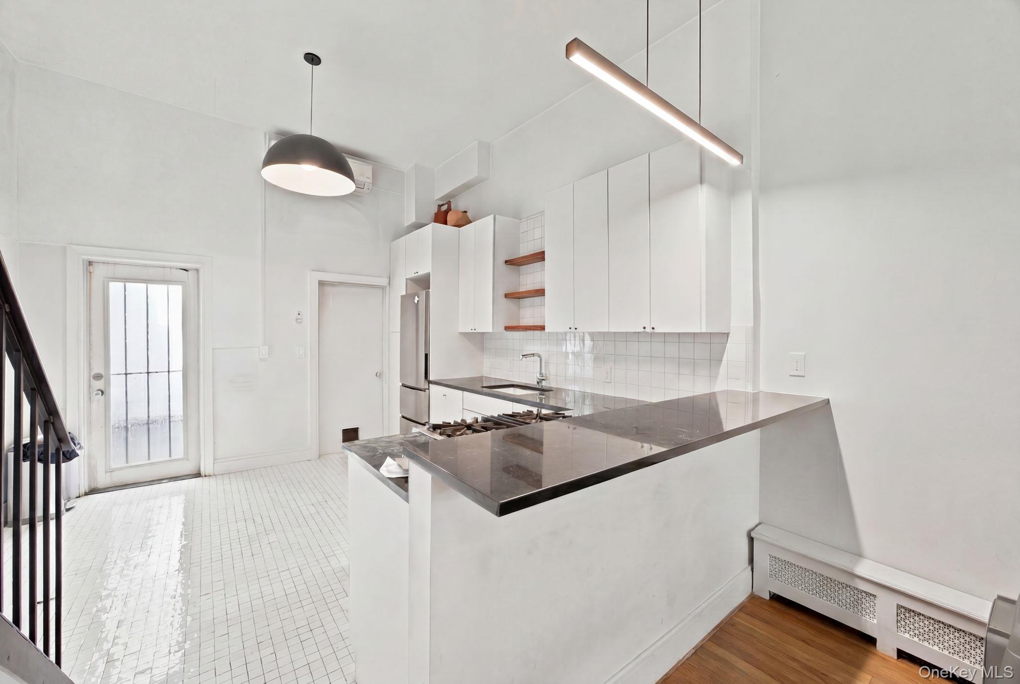 251 Graham Avenue Property Photo 11