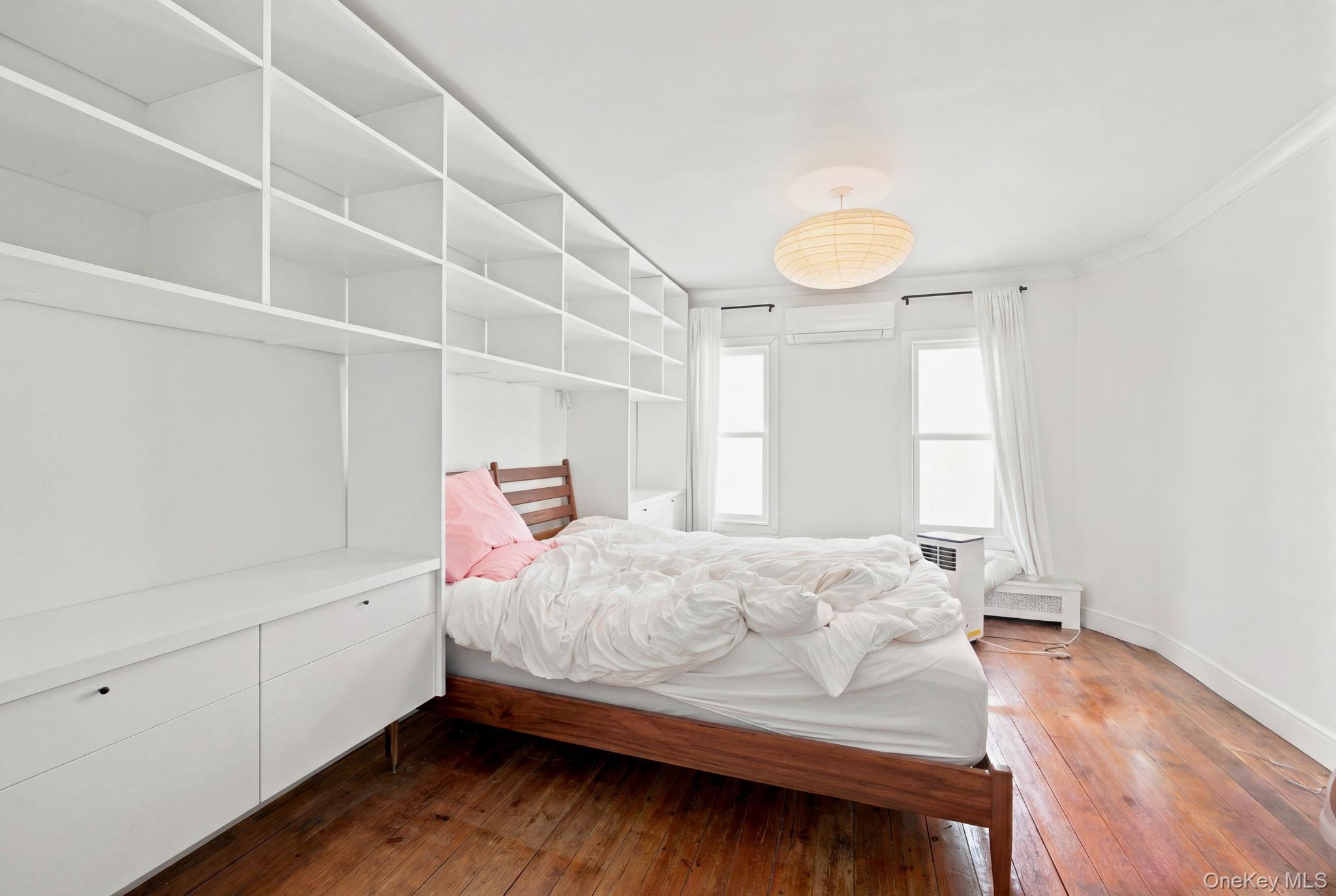 251 Graham Avenue Property Photo 17