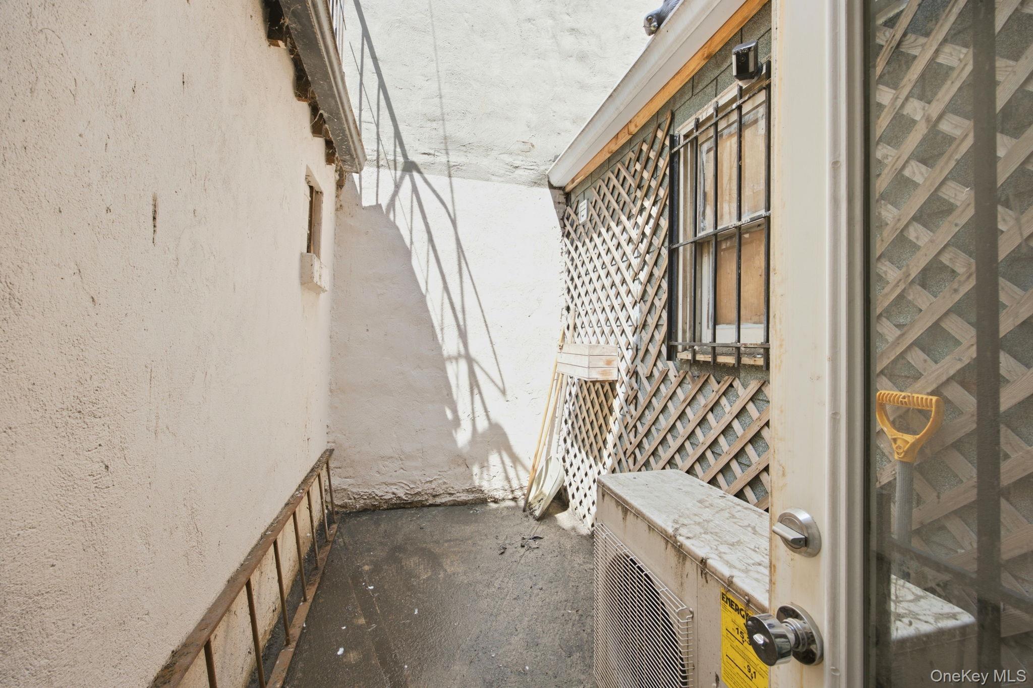 251 Graham Avenue Property Photo 22