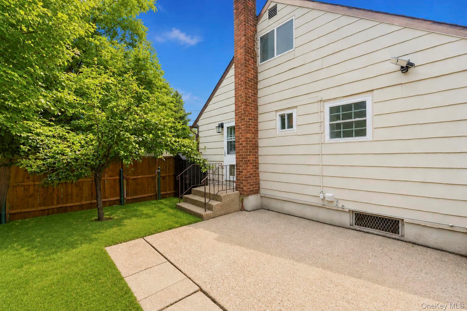 491 Smith Street Property Photo 37
