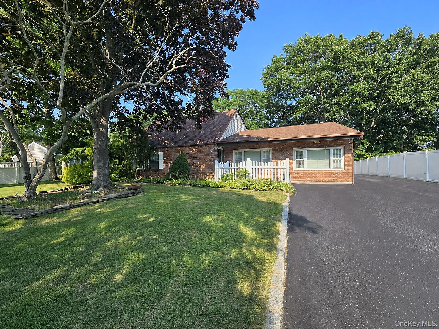 60 Meyer Lane Property Photo 1