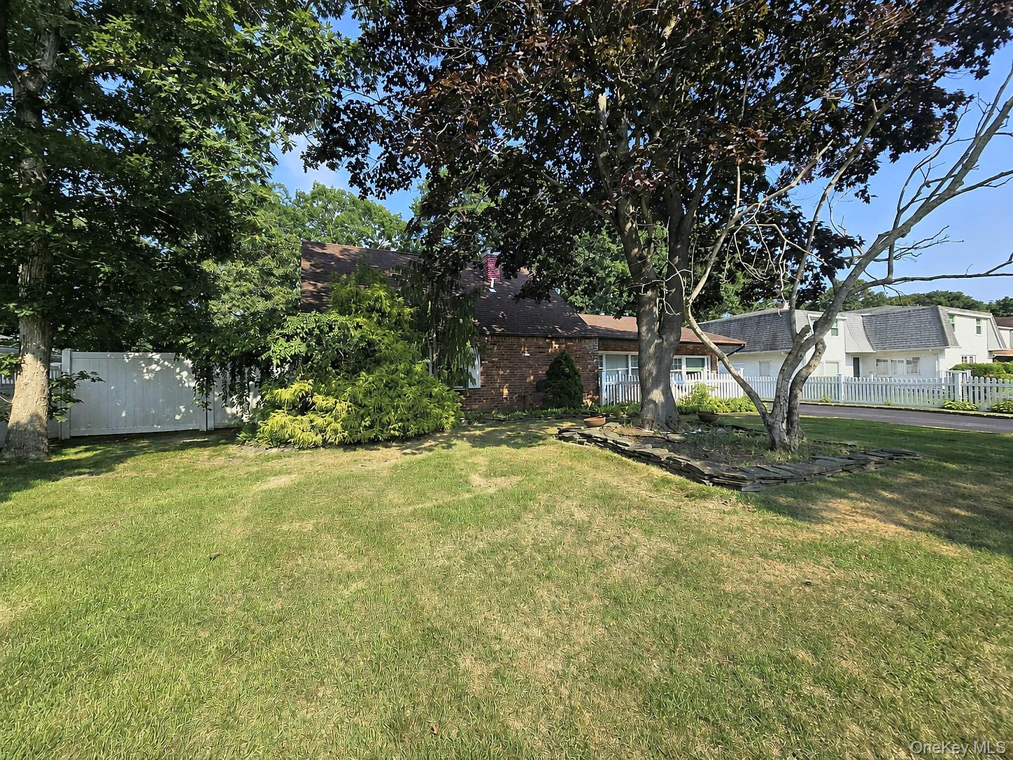 60 Meyer Lane Property Photo 3
