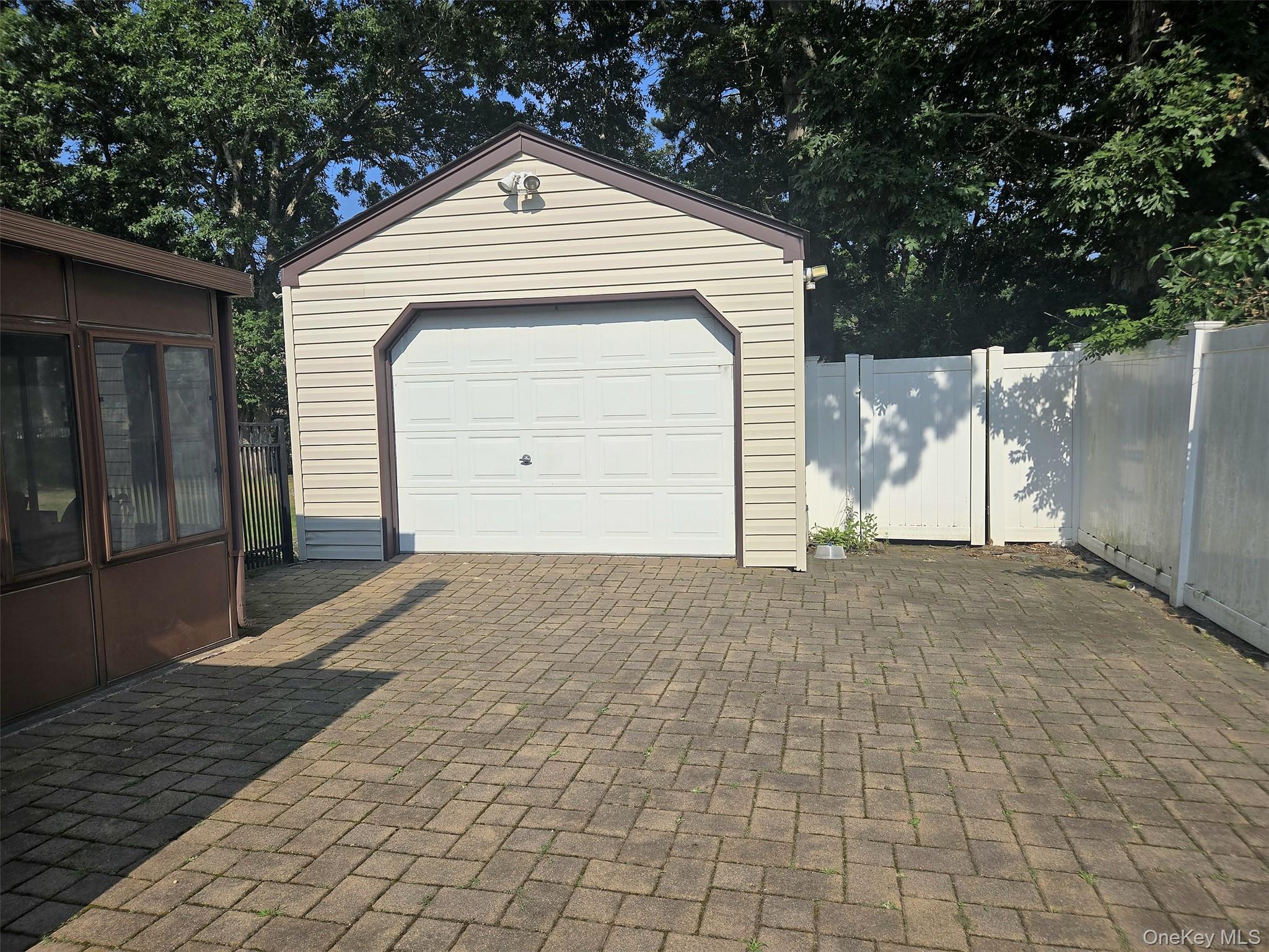 60 Meyer Lane Property Photo 4