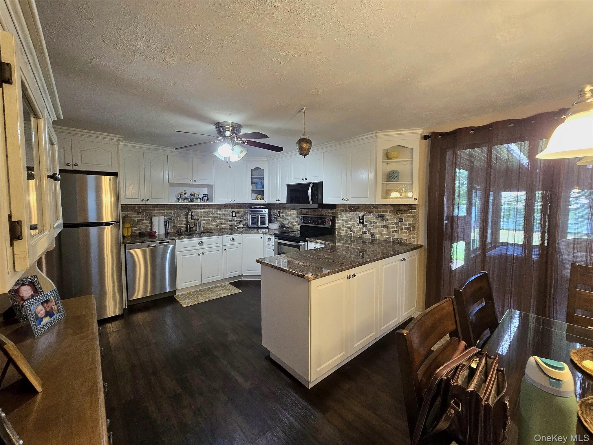60 Meyer Lane Property Photo 14