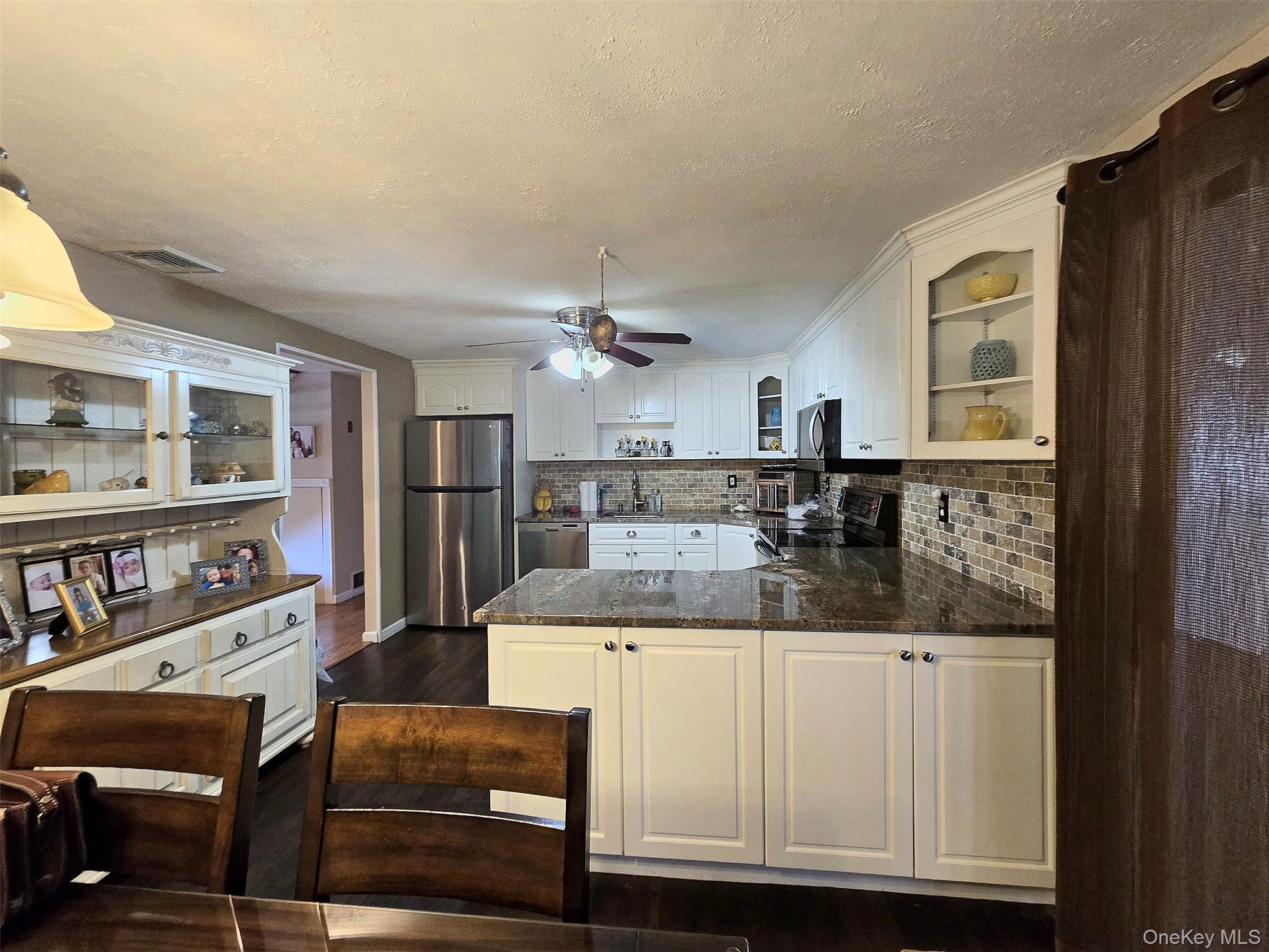 60 Meyer Lane Property Photo 17