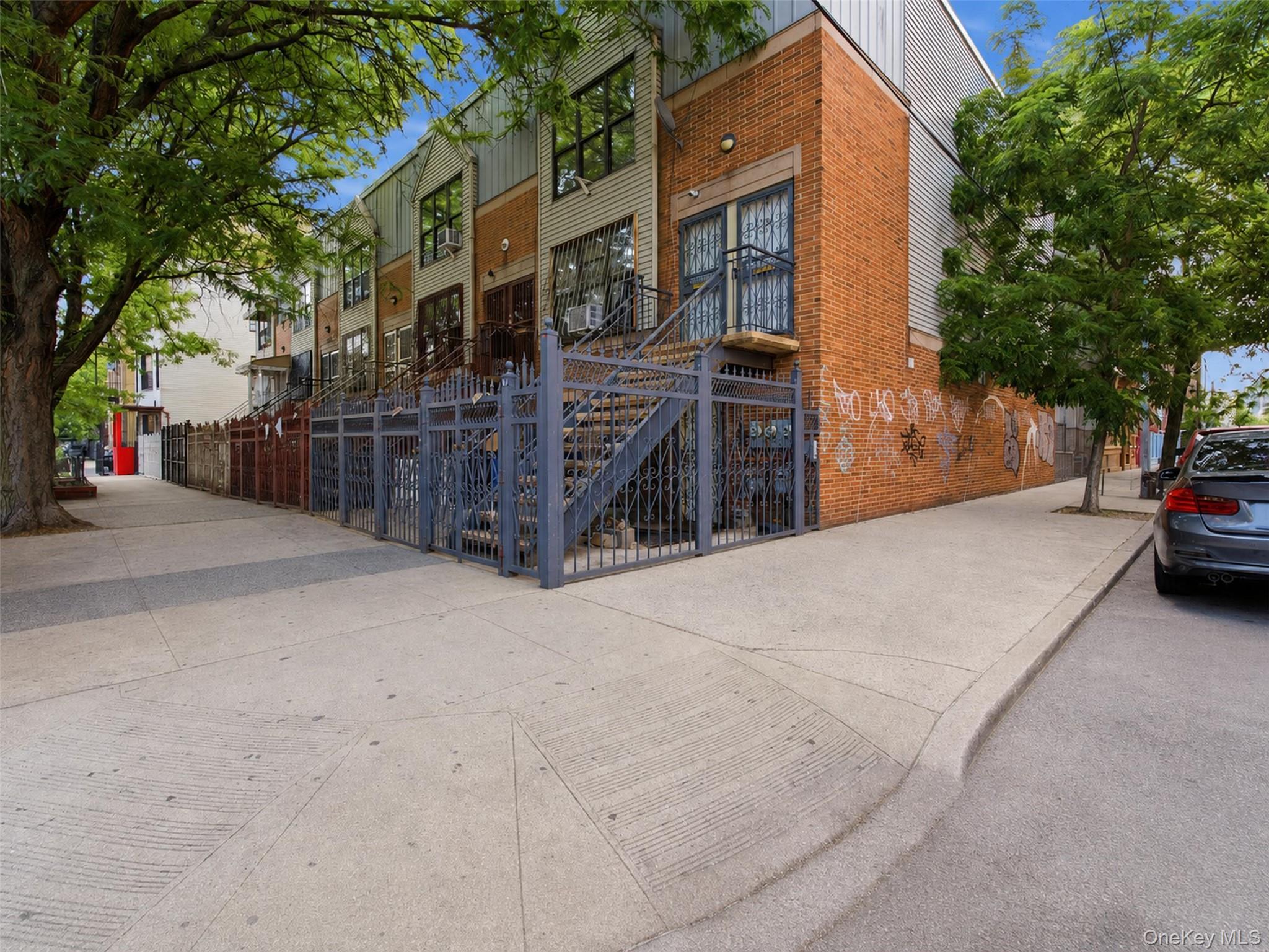 2000 Mapes Avenue Property Photo 1