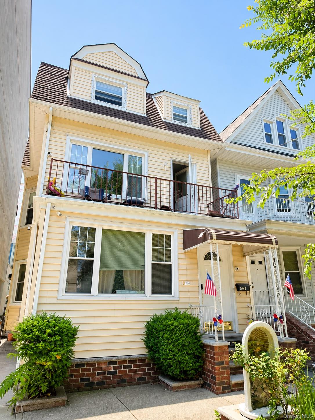 1044 41st Property Photo 1