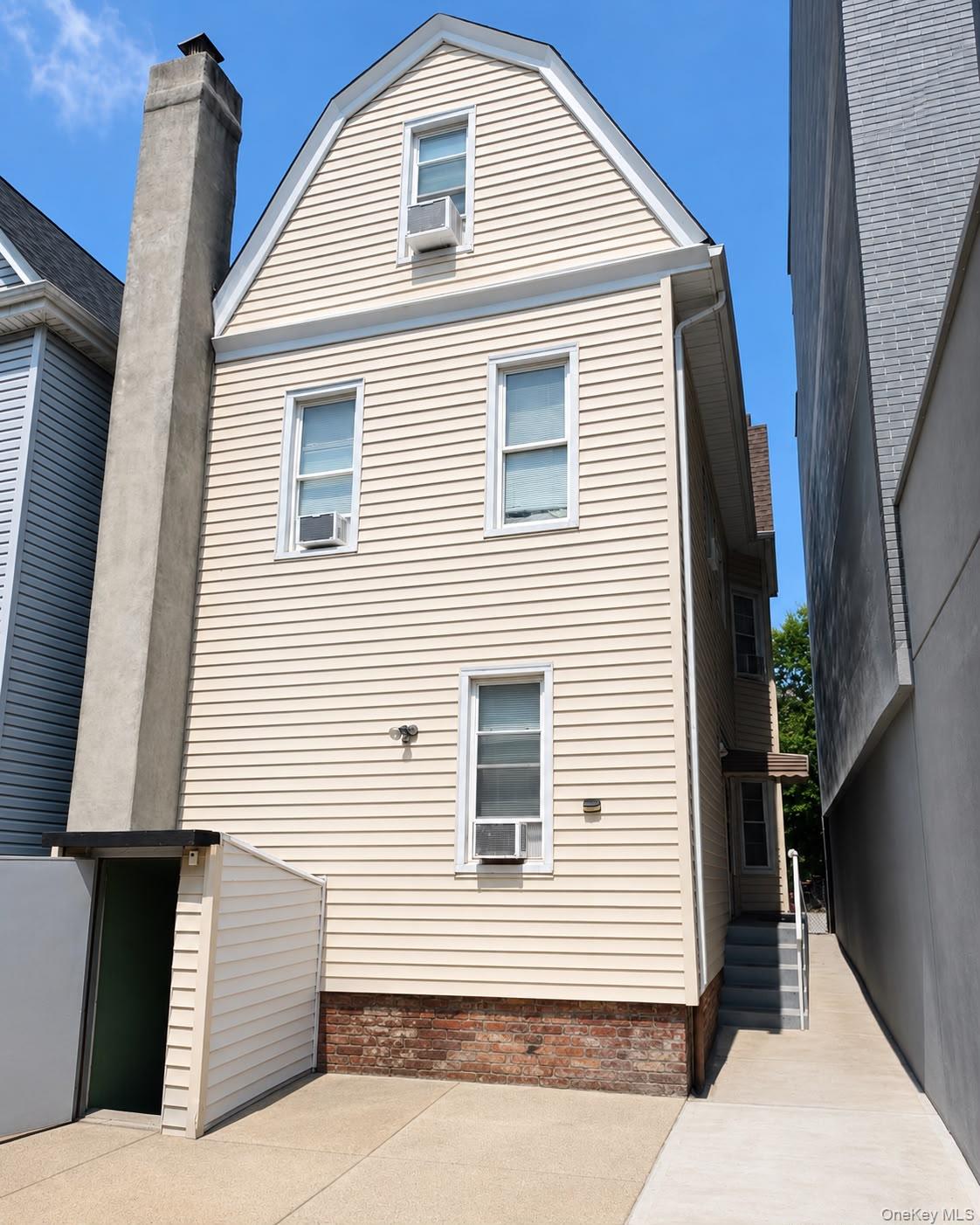 1044 41st Property Photo 11